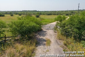 Listing photo 2 for 670 Country Ln, Cibolo TX 78108