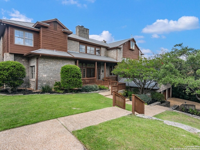 view of front of house featuring a front yard