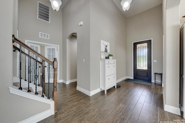 foyer entrance featuring a high ceiling