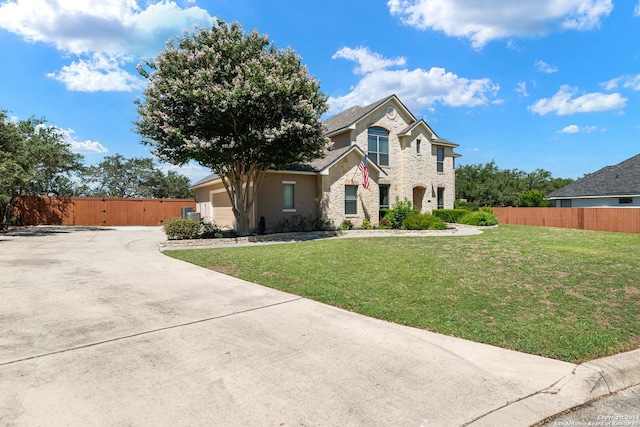 view of front of home featuring a front lawn