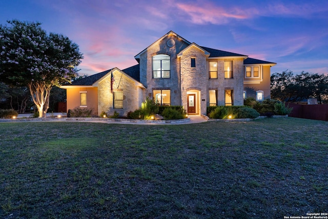 view of front of house featuring a yard