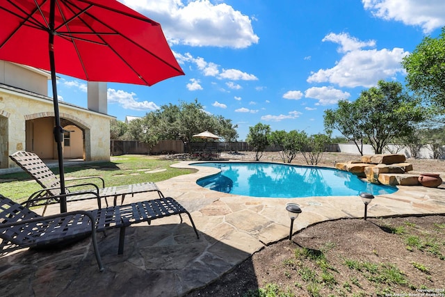 view of swimming pool featuring a patio