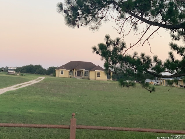 view of front of house featuring a lawn