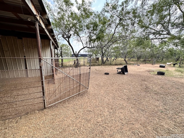 view of yard with an outdoor structure