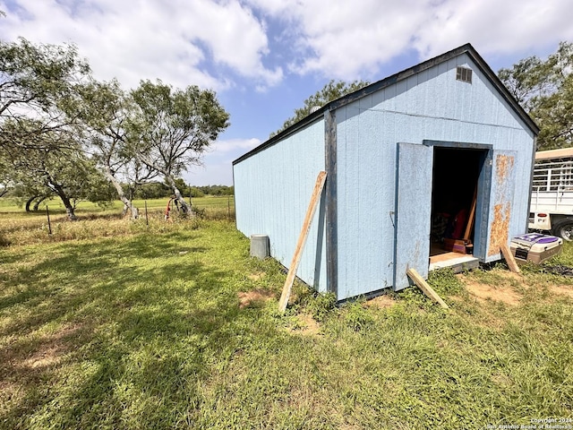 view of outbuilding with a yard