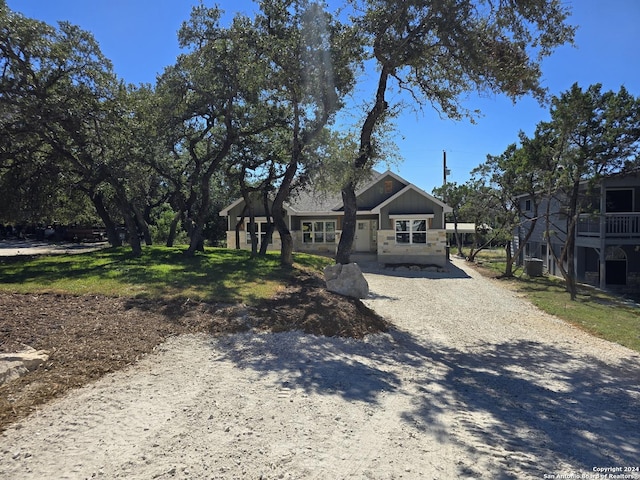 craftsman-style house featuring driveway