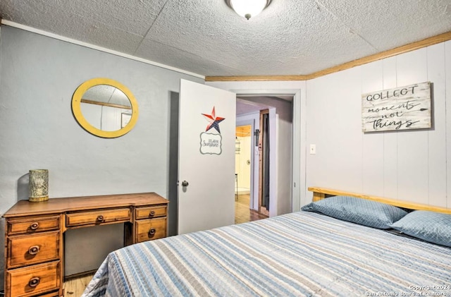 bedroom with light wood-style flooring and a textured ceiling