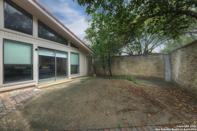 view of yard featuring a patio