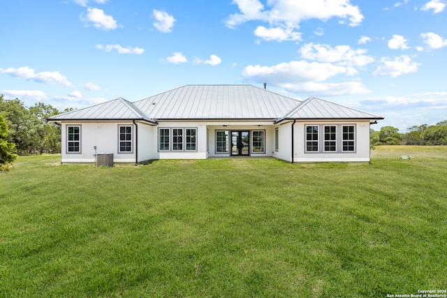 back of house featuring a yard