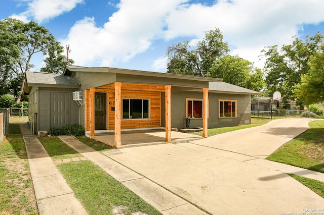 view of front of property