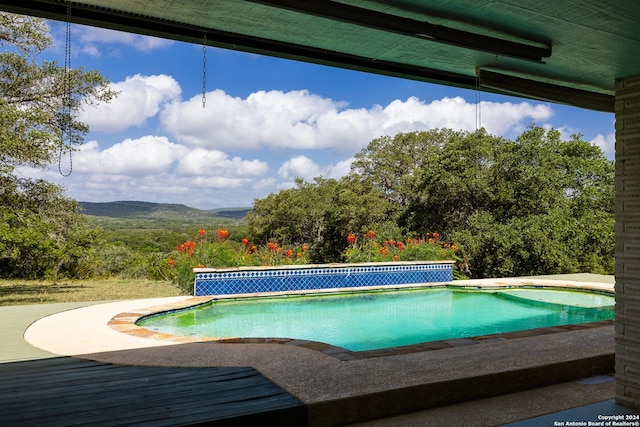 view of pool featuring a mountain view