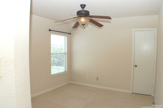 carpeted empty room featuring ceiling fan