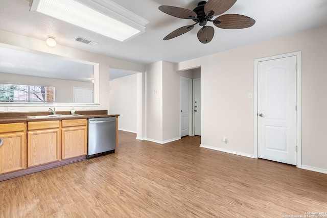 kitchen with visible vents, a sink, stainless steel dishwasher, light wood finished floors, and baseboards