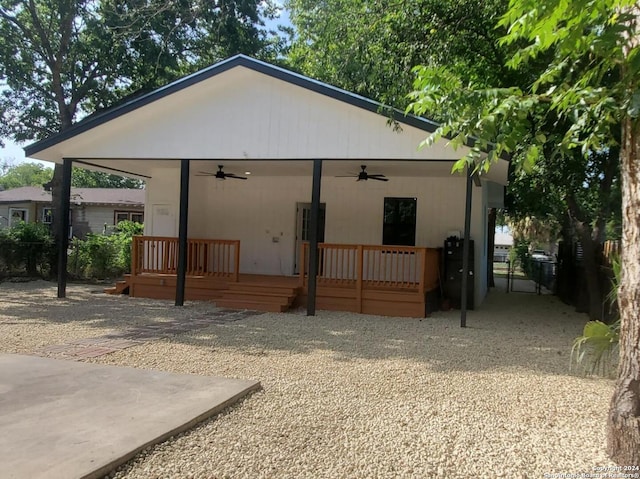 view of front of house featuring ceiling fan