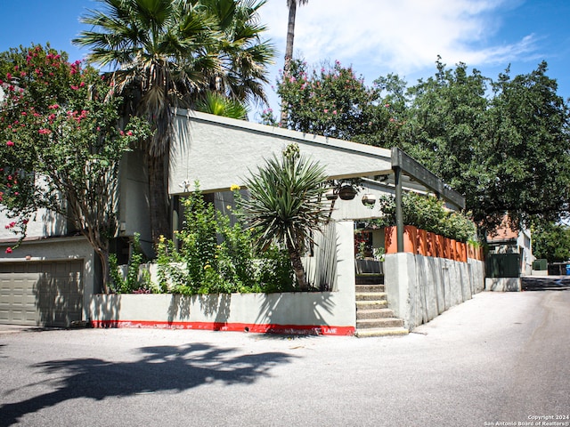 view of front facade with a garage