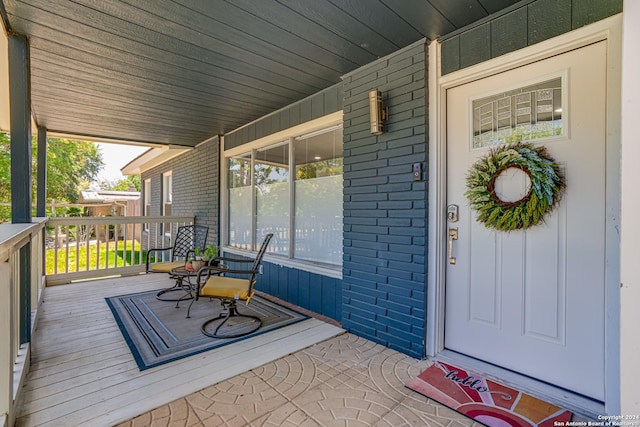 doorway to property with covered porch