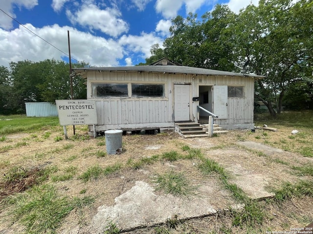 view of front of property