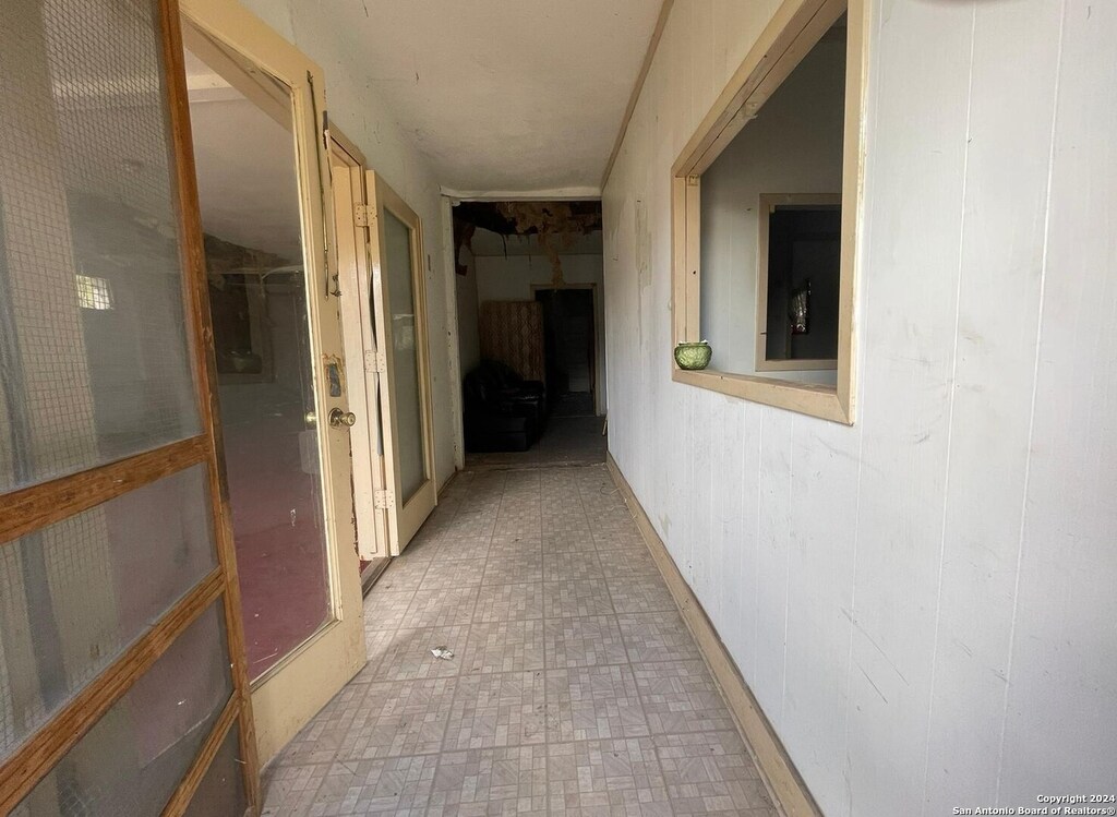 corridor featuring light tile patterned flooring