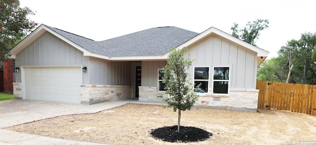 view of front facade with a garage