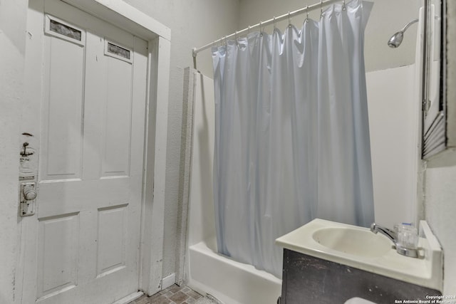 full bath featuring shower / bath combo
