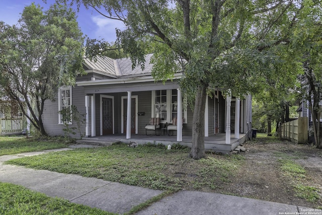 view of front facade with covered porch