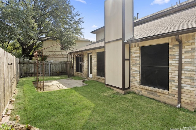 view of yard with a patio