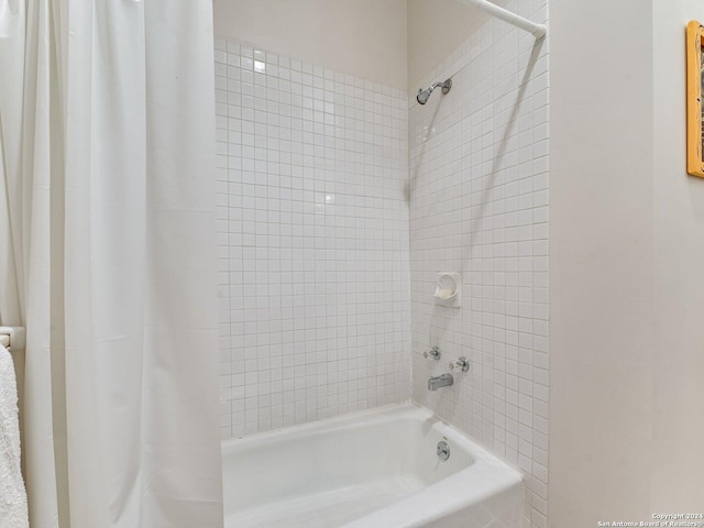 bathroom featuring shower / tub combo