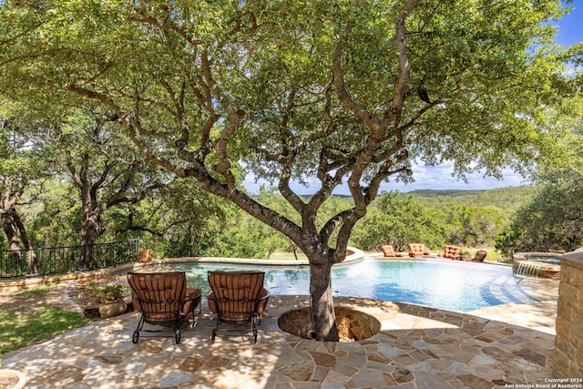 view of pool with an in ground hot tub and a patio area