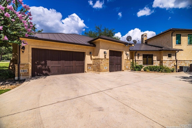 view of front facade featuring a garage