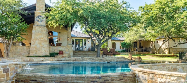 view of swimming pool