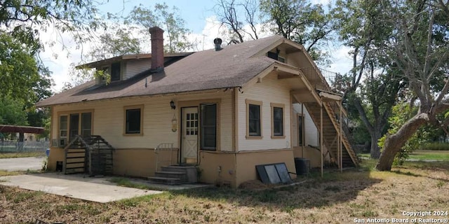 view of front of property