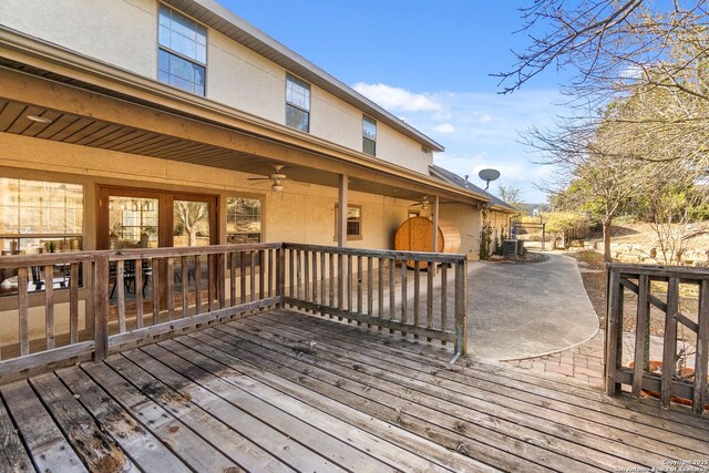 view of front of home featuring a garage and a front yard