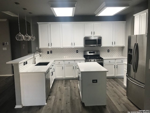 kitchen with a center island, sink, dark wood-type flooring, and stainless steel appliances