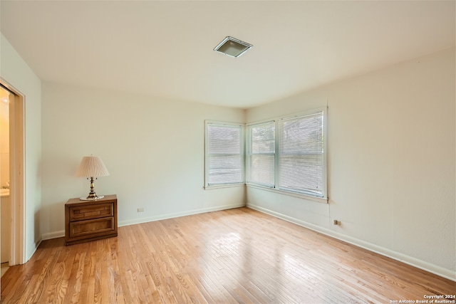 unfurnished room with light hardwood / wood-style flooring