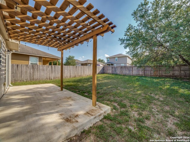 view of yard featuring a pergola and a patio area