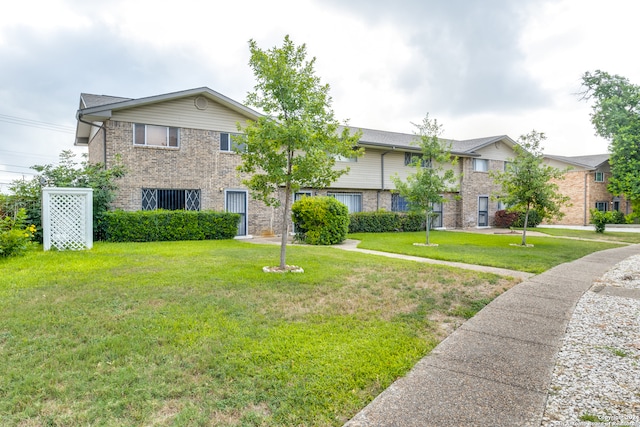 view of front of home with a front lawn