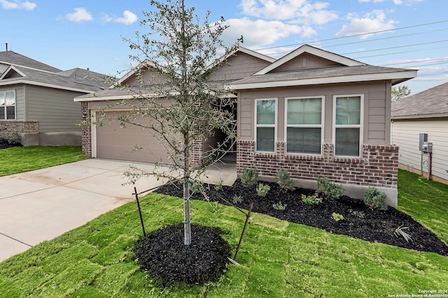 view of front of property featuring a garage and a front yard