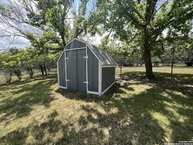 view of outbuilding featuring a lawn