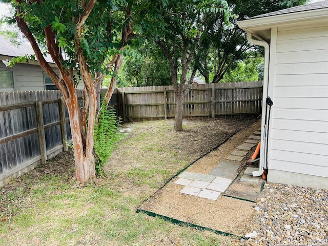 view of yard featuring a fenced backyard