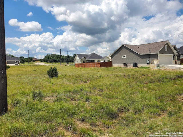 Listing photo 2 for 118 Warren Wallace, Blanco TX 78606