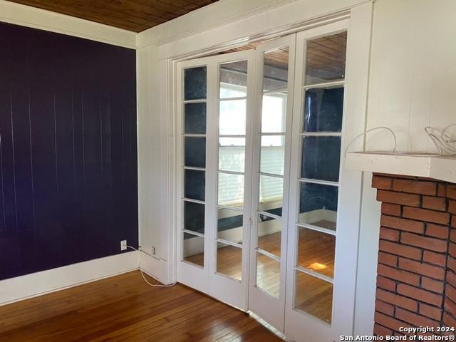 entryway featuring baseboards and dark wood-style flooring