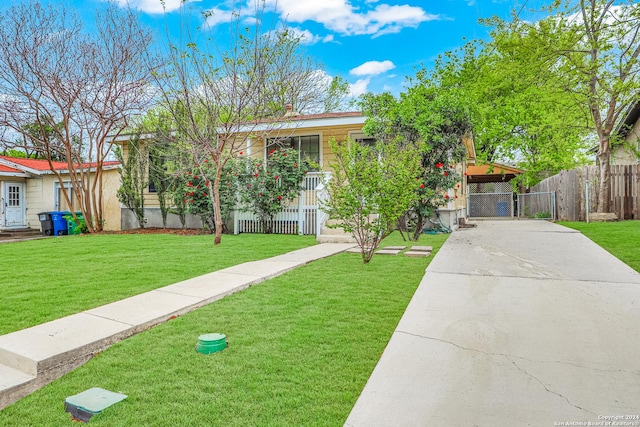 view of front of property featuring a carport and a front lawn