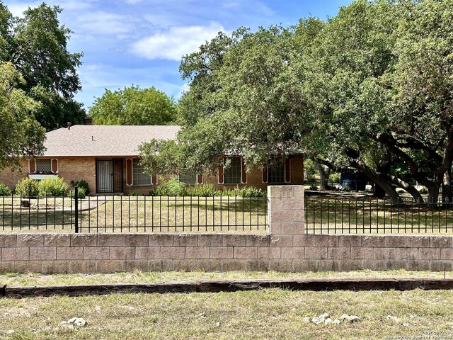 view of front of property