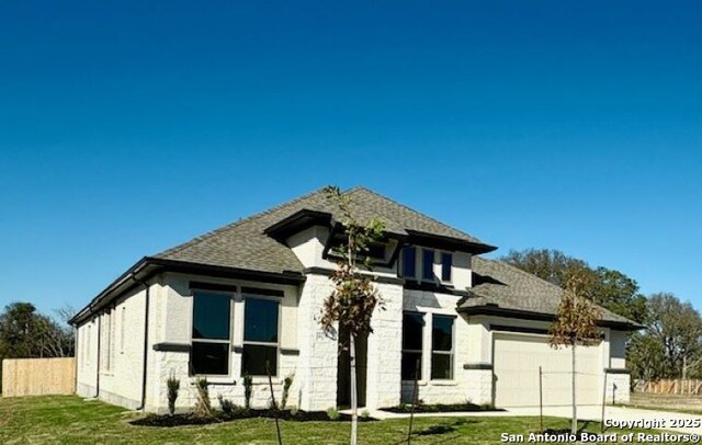 view of front facade featuring a garage and a front lawn