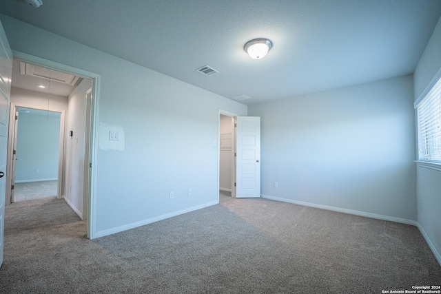 unfurnished room featuring carpet