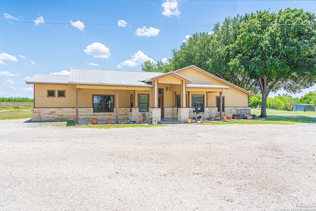 view of front of house featuring a porch