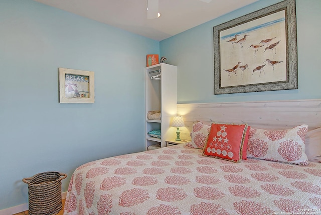 bedroom with ceiling fan