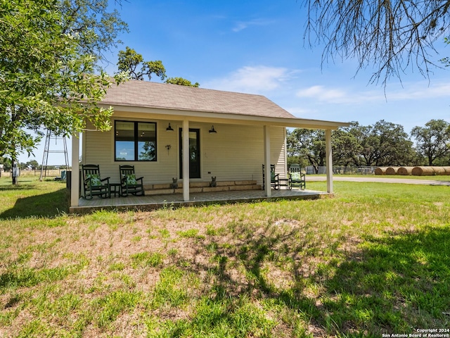 view of front of home featuring a porch and a front yard