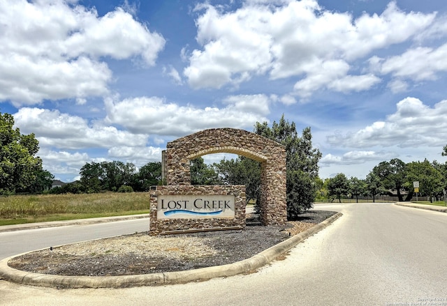 view of community / neighborhood sign