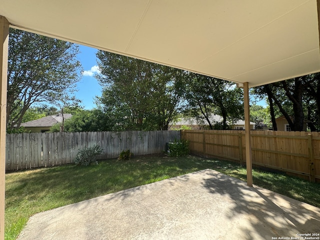 view of yard featuring a patio area